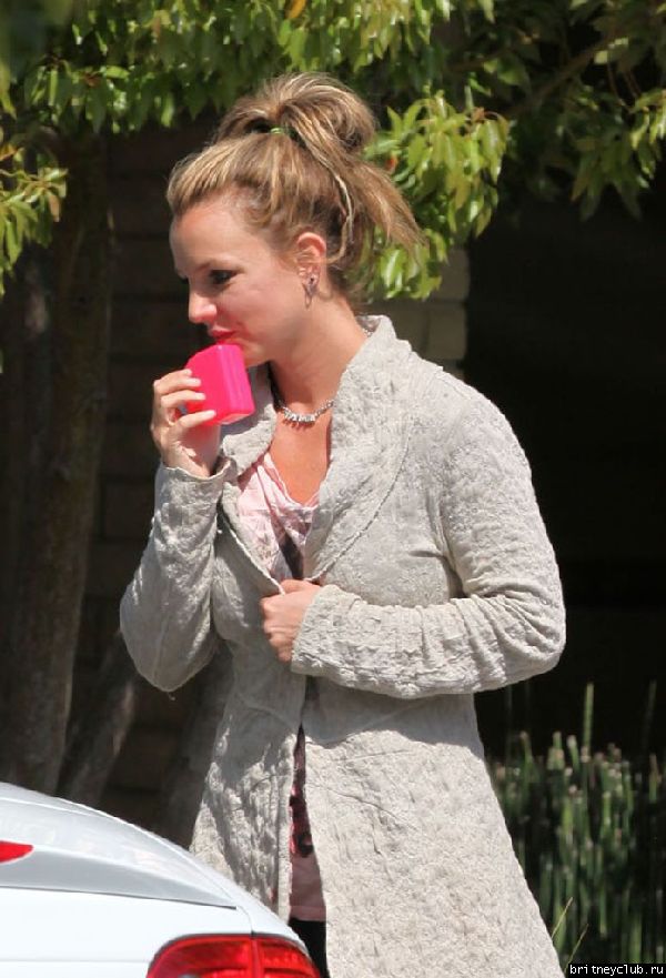 Бритни покидает стоматолога в Thousand Oaks26.jpg(Бритни Спирс, Britney Spears)
