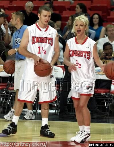 Бритни и Джастин на баскетбольном матчеchallenge12.jpg(Бритни Спирс, Britney Spears)
