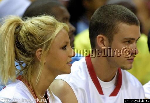 Бритни и Джастин на баскетбольном матчеchallenge14.jpg(Бритни Спирс, Britney Spears)