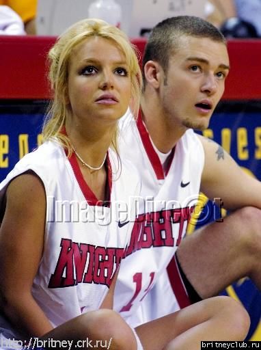 Бритни и Джастин на баскетбольном матчеchallenge18.jpg(Бритни Спирс, Britney Spears)