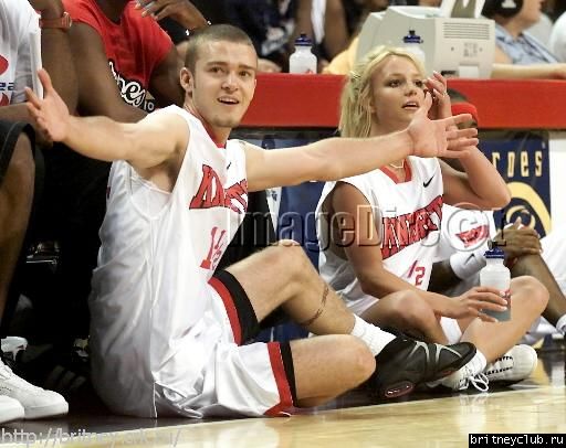 Бритни и Джастин на баскетбольном матчеchallenge2.jpg(Бритни Спирс, Britney Spears)