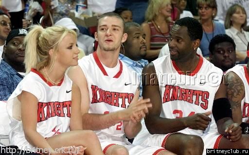 Бритни и Джастин на баскетбольном матчеchallenge4.jpg(Бритни Спирс, Britney Spears)