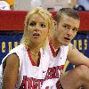 Бритни и Джастин на баскетбольном матче