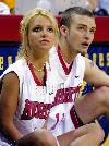 Бритни и Джастин на баскетбольном матче