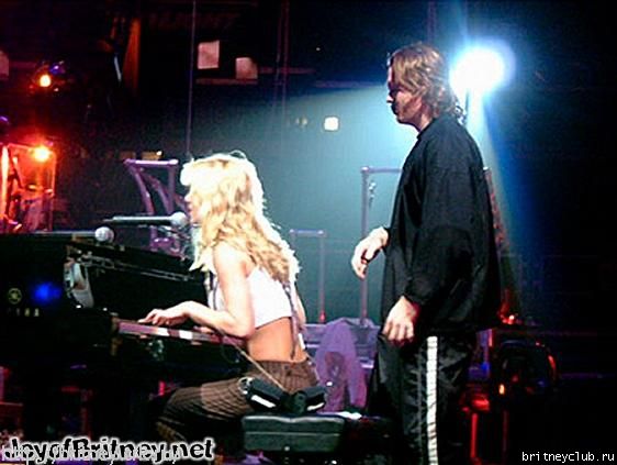 D.W.D. tour Toronto, Canada  (5 ноября 2001 года)20.jpg(Бритни Спирс, Britney Spears)