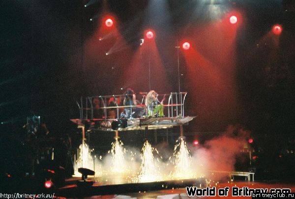 D.W.D. tour Denver, Colorado (12 ноября 2001 года)07.jpg(Бритни Спирс, Britney Spears)