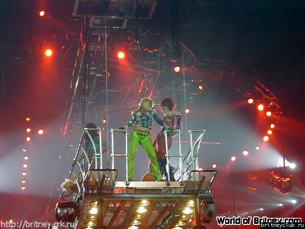 D.W.D. tour Anaheim, California (20 ноября 2001 года)08.jpg(Бритни Спирс, Britney Spears)
