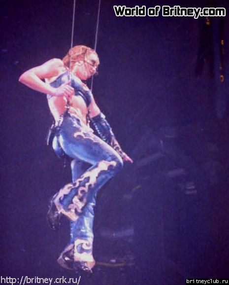 D.W.D. tour Chicago, IL (28 ноября 2001 года)13.jpg(Бритни Спирс, Britney Spears)