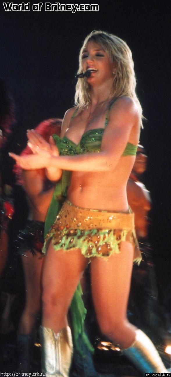 D.W.D. tour Minneapolis (29 ноября 2001 года)14.jpg(Бритни Спирс, Britney Spears)