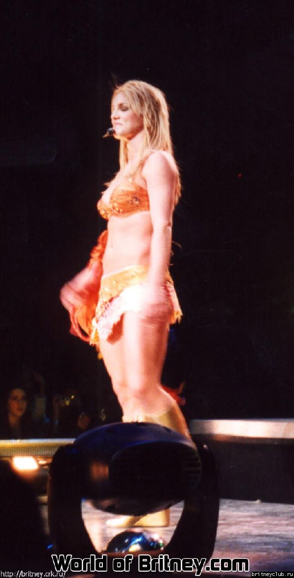 D.W.D. tour Boston, MA (9 декабря 2001 года)06.jpg(Бритни Спирс, Britney Spears)