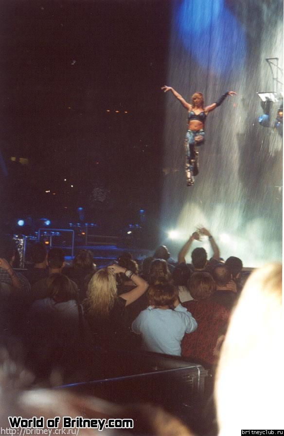 D.W.D. tour Boston, MA (9 декабря 2001 года)11.jpg(Бритни Спирс, Britney Spears)