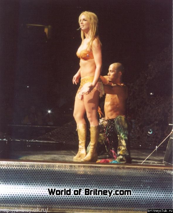 D.W.D. tour Boston, MA (9 декабря 2001 года)12.jpg(Бритни Спирс, Britney Spears)