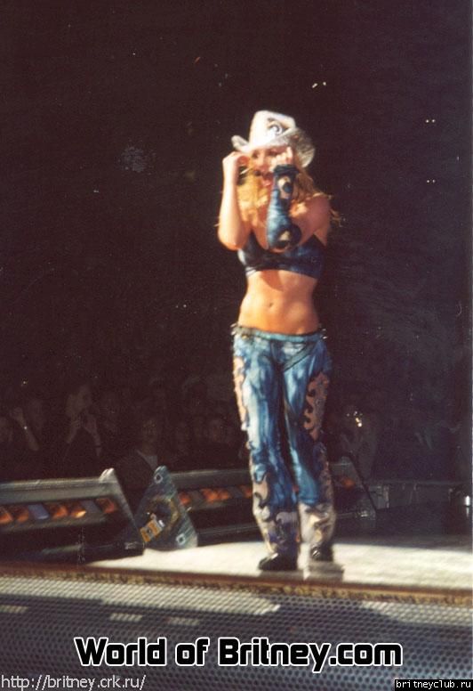 D.W.D. tour Boston, MA (9 декабря 2001 года)13.jpg(Бритни Спирс, Britney Spears)
