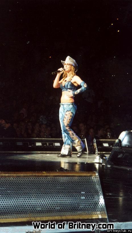 D.W.D. tour Boston, MA (9 декабря 2001 года)18.jpg(Бритни Спирс, Britney Spears)