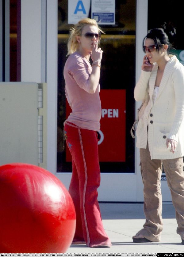 Бритни в магазине Target006.jpg(Бритни Спирс, Britney Spears)