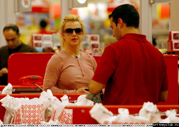 Бритни в магазине Target012.jpg(Бритни Спирс, Britney Spears)