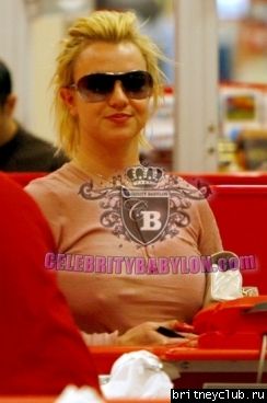 Бритни в магазине TargetLarge_Vertical_8386.jpg(Бритни Спирс, Britney Spears)