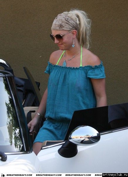 Бритни едет в солярийbritney-tanning24.jpg(Бритни Спирс, Britney Spears)