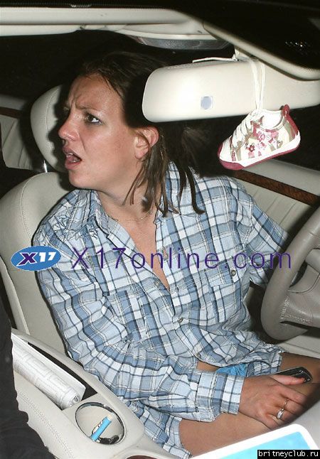 Бритни в Ralphs, у нее закончился бензинbritney-car04.JPG(Бритни Спирс, Britney Spears)