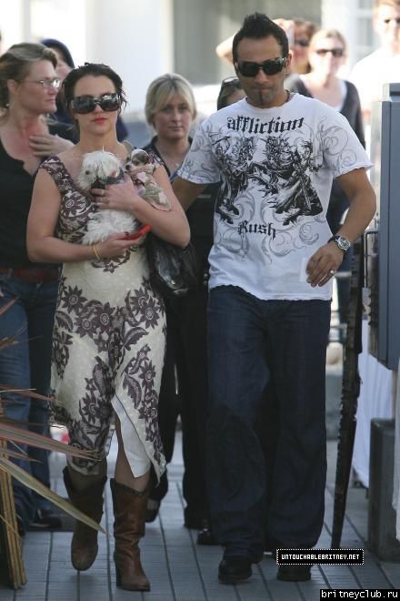 Бритни и Эднан в Manhattan Beach27~210.jpg(Бритни Спирс, Britney Spears)
