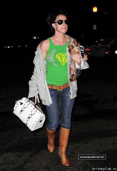 Бритни с другом в супермаркете Ralphs6~384.jpg(Бритни Спирс, Britney Spears)