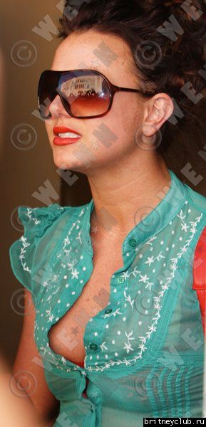 Бритни, после посещения церквиbritney-levis11.jpg(Бритни Спирс, Britney Spears)