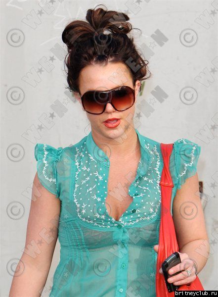 Бритни, после посещения церквиbritney-levis12.jpg(Бритни Спирс, Britney Spears)
