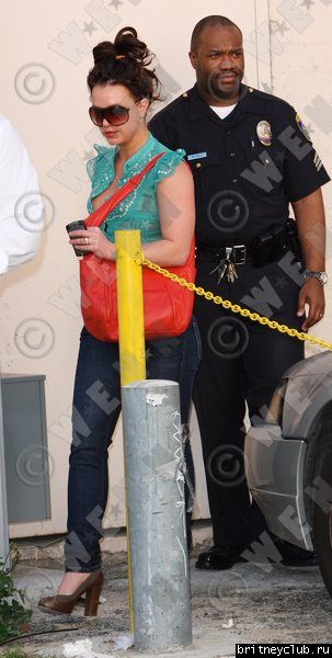 Бритни, после посещения церквиbritney-levis13.jpg(Бритни Спирс, Britney Spears)