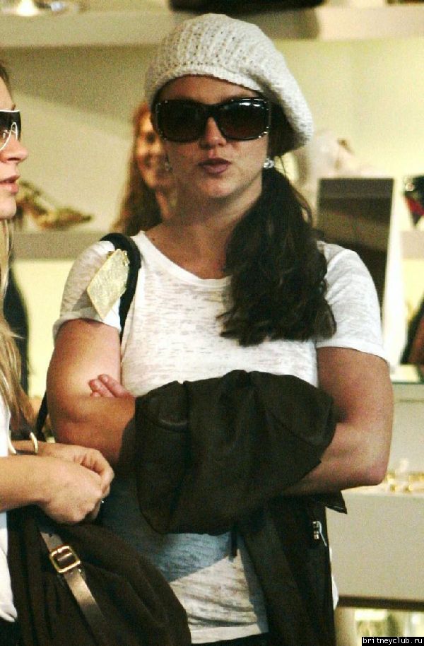 Бритни на шоппинге в Intermix на бульваре Робертсон0000001Britney_Spears_shopping_in_Los_Angeles_20_123_568lo_(11).JPG(Бритни Спирс, Britney Spears)