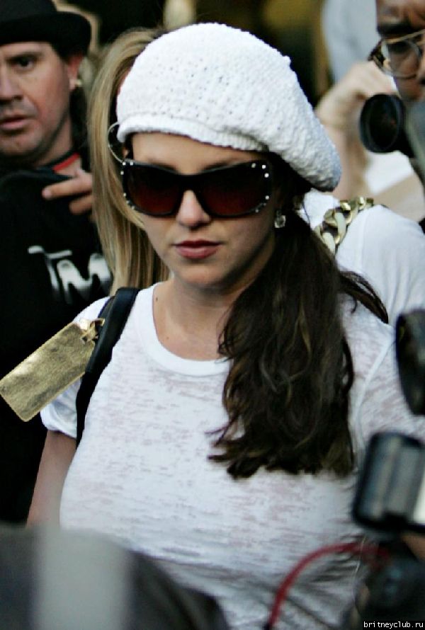 Бритни на шоппинге в Intermix на бульваре Робертсон0000001Britney_Spears_shopping_in_Los_Angeles_20_123_568lo_(7).JPG(Бритни Спирс, Britney Spears)