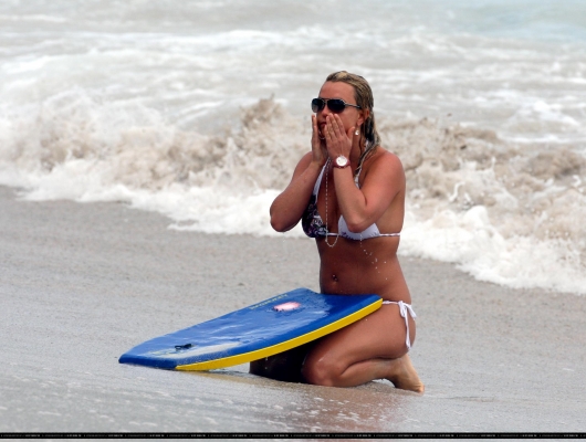 Бритни на пляже Barrigona в Коста Рике 18 мая 2008 года(Бритни Спирс, Britney Spears)