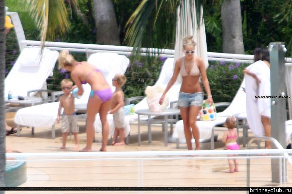 Бритни с семьей в Майями079.jpg(Бритни Спирс, Britney Spears)