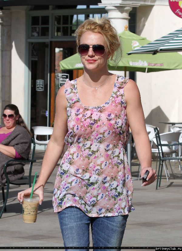 Бритни посещает Старбаркс60.jpg(Бритни Спирс, Britney Spears)