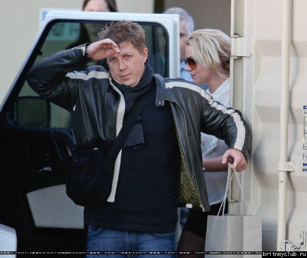 Бритни покидает торговый центр Westfield Mall02.jpg(Бритни Спирс, Britney Spears)