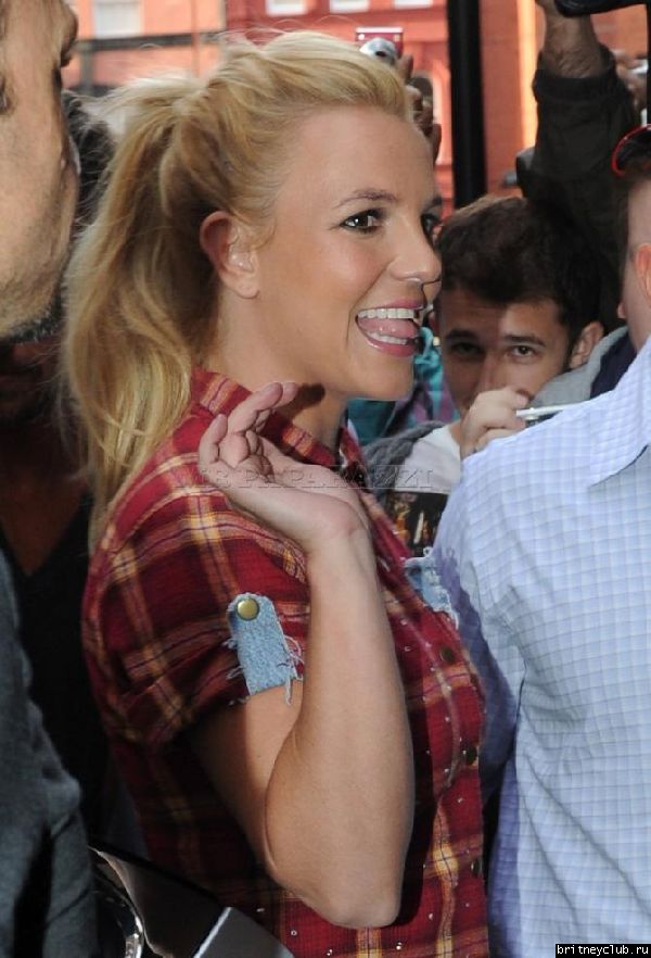 Бритни у студии Kiss FM в Лондоне066.jpg(Бритни Спирс, Britney Spears)